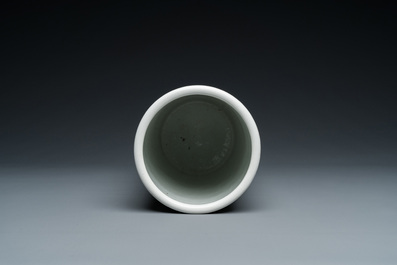 Porte-chapeau en porcelaine de Chine qianjiang cai, sign&eacute; Wang You Tang 汪友棠 et dat&eacute; 1904