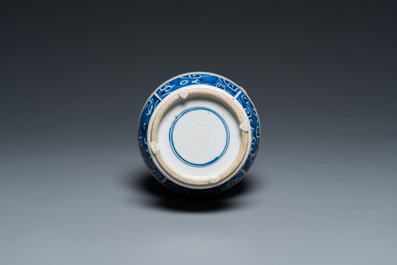 Een Chinese blauw-witte 'hu' vaas met yin en yang decor, Kangxi