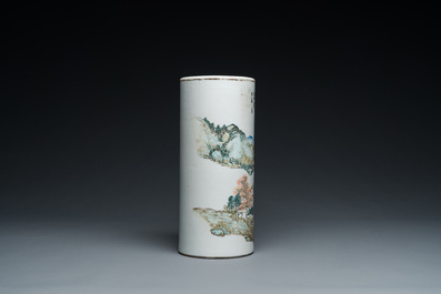 Porte-chapeau en porcelaine de Chine qianjiang cai, sign&eacute; Wang You Tang 汪友棠 et dat&eacute; 1904