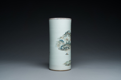 Porte-chapeau en porcelaine de Chine qianjiang cai, sign&eacute; Wang You Tang 汪友棠 et dat&eacute; 1903