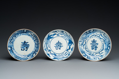 Vijf Chinese blauw-witte 'Bleu de Hue' borden voor de Vietnamese markt, 19e eeuw