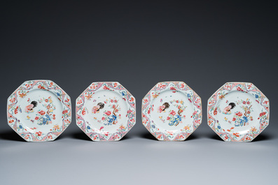 Acht Chinese octagonale famille rose borden met hanen, Qianlong
