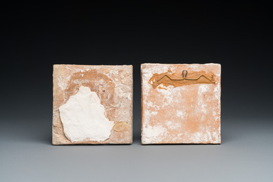 Deux carreaux en fa&iuml;ence polychrome de Delft &agrave; d&eacute;cor d'un aigle et de deux canards, 17&egrave;me