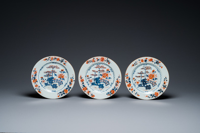 Treize assiettes en porcelaine de Chine de style Imari, Qianlong
