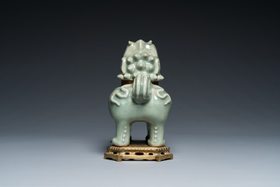 Een Chinese Longquan celadon wierookbrander in de vorm van een luduan met vergulde bronzen montuur, Ming