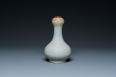 A Chinese flamb&eacute;-glazed garlic-mouth vase, Yongzheng mark, 18/19th C.