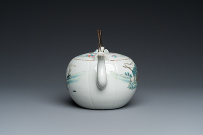 A Chinese famille rose teapot and cover, Luo Yong Fa Hao 羅永發號 mark, 19th C.