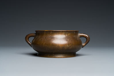 Een Chinese bronzen wierookbrander, Xuande merk, 18e eeuw