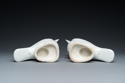 Een paar Chinese blanc de Chine modellen van duiven, 19e eeuw