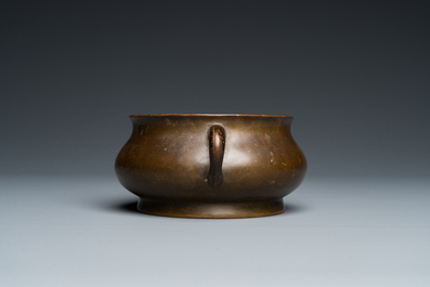 Een Chinese bronzen wierookbrander, Xuande merk, 18e eeuw