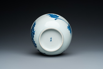 Bol d'une ambassade royale en porcelaine de Chine 'Bleu de Hue' pour le Vietnam, marque de T&acirc;n Sửu  辛丑, dat&eacute; 1841