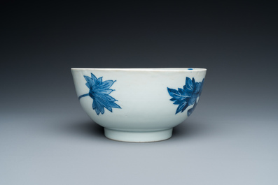 Bol d'une ambassade royale en porcelaine de Chine 'Bleu de Hue' pour le Vietnam, marque de T&acirc;n Sửu  辛丑, dat&eacute; 1841