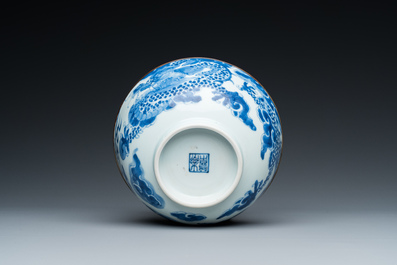 Een Chinese blauw-witte 'Bleu de Hue' kom voor de Vietnamese markt, Gia Lạc  嘉樂 merk, ca. 1820-40