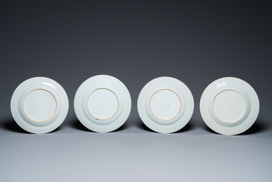 Douze assiettes, deux bols et un sous-plat en porcelaine de Chine de style Imari et famille rose, Kangxi/Qianlong