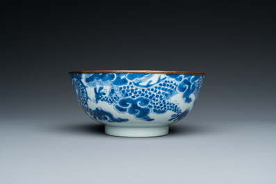 Een Chinese blauw-witte 'Bleu de Hue' kom voor de Vietnamese markt, Gia Lạc  嘉樂 merk, ca. 1820-40