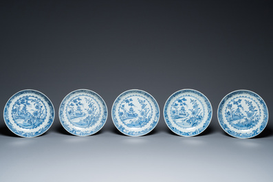 25 assiettes en porcelaine de Chine en bleu et blanc, Qianlong