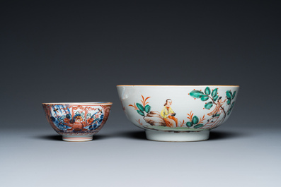 Douze assiettes, deux bols et un sous-plat en porcelaine de Chine de style Imari et famille rose, Kangxi/Qianlong