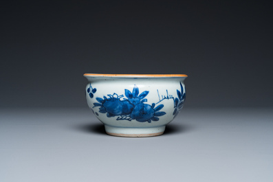 Petit br&ucirc;le-parfum en porcelaine de Chine en bleu et blanc, Chongzhen