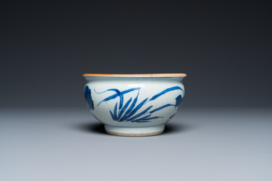A small Chinese blue and white censer, Chongzhen