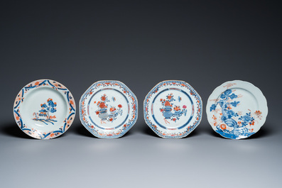 Twelve Chinese famille rose and Imari-style porcelain plates, two bowls and a platter, Kangxi/Qianlong