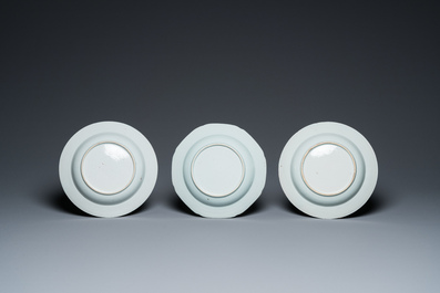18 assiettes en porcelaine de Chine en bleu et blanc, Kangxi/Qianlong