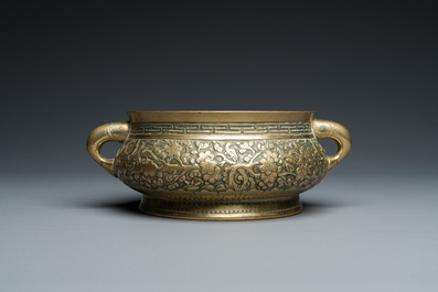 A Chinese bronze censer with floral relief design, Xuande mark, 18/19th C.