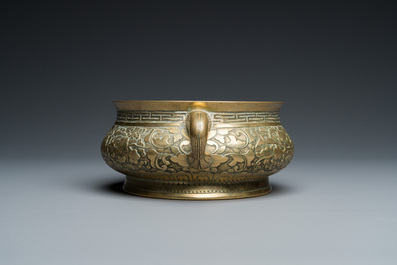 Br&ucirc;le-parfum en bronze &agrave; d&eacute;cor floral en relief, marque de Xuande, 18/19&egrave;me