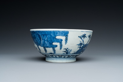 Een Chinese blauw-witte 'Bleu de Hue' kom voor de Vietnamese markt, Thường t&acirc;m lạc sự  賞心樂事 merk, ca. 1830
