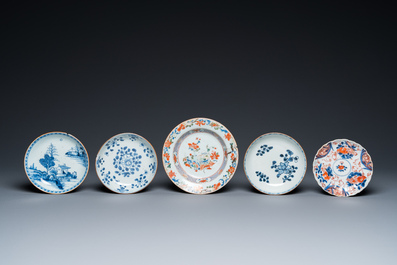 A varied collection of Chinese cups and saucers, 18/19th C.