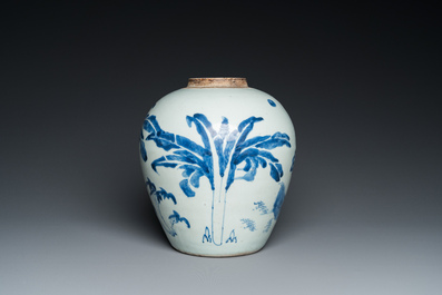 Pot en porcelaine de Chine en bleu et blanc &agrave; d&eacute;cor d'un qilin, Shunzhi