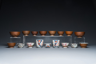 A varied collection of Chinese cups and saucers, 18/19th C.