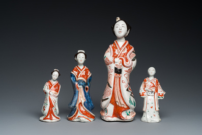 Vier Japanse Imari sculpturen van een acteur, Edo, 1e helft 18e eeuw