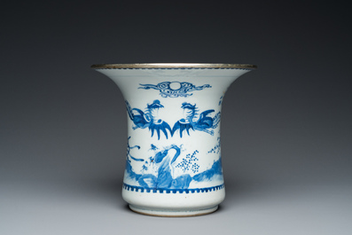 Crachoir en porcelaine de Chine 'Bleu de Hue' pour le roi du Vietnam Khai Dinh, marque Nội phủ đ&atilde;i tạo 內府待造, vers 1924