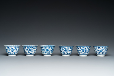 Six tasses et soucoupes en porcelaine de Chine en bleu et blanc, marque de Yu 玉, Kangxi