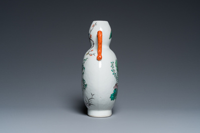 A Chinese famille verte moonflask vase, 'bianhu', Qianlong mark, 19th C.