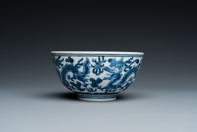 Een Chinese blauw-witte 'Bleu de Hue' kom voor de Vietnamese markt, Gi&aacute;p T&iacute; merk, ca. 1804