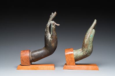 Cinq mains de Bouddha en bronze, Birmanie et Tha&iuml;lande, 16/17&egrave;me et post&eacute;rieur