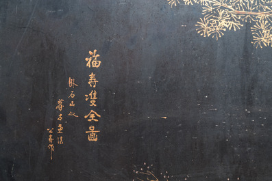 Een groot Chinees Fuzhou of Foochow lakwerk paneel, gesigneerd Hu Gong Shou 胡公寿, 19/20e eeuw