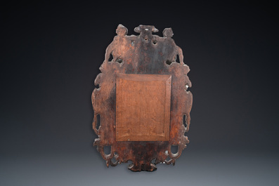 Miroir en ch&ecirc;ne sculpt&eacute; &agrave; d&eacute;cor de ch&eacute;rubins et de cariatides, les Pays-Bas, 17&egrave;me