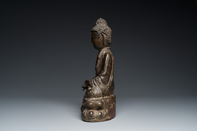 Grand Bouddha en bronze laqu&eacute;, Chine, Ming