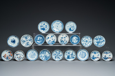 44 Chinese blauw-witte, famille rose en Imari-stijl koppen en 62 schotels, Kangxi en later