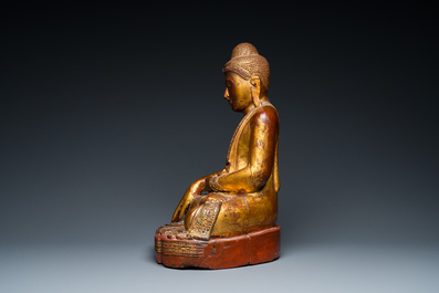 Grand Bouddha Shakyamuni en bois dor&eacute; et laqu&eacute;, Birmanie, vers 1850