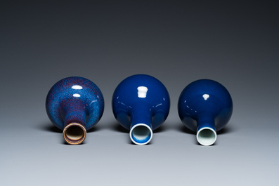 Three Chinese monochrome blue- and flamb&eacute;-glazed bottle vases, 19/20th C