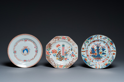 Vier Chinese famille rose en verte borden en een schotel, Kangxi en later
