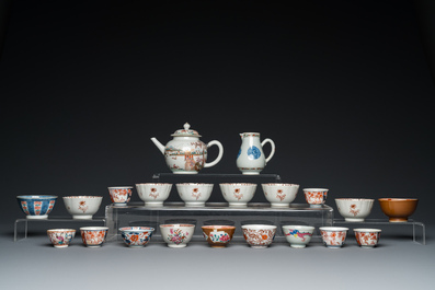 Collection d'objets de th&eacute; en porcelaine de Chine en bleu et blanc, famille rose, verte et de style Imari, Kangxi/Qianlong