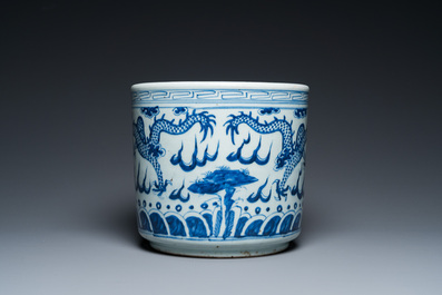 A Chinese blue and white 'dragons' censer, 19th C.