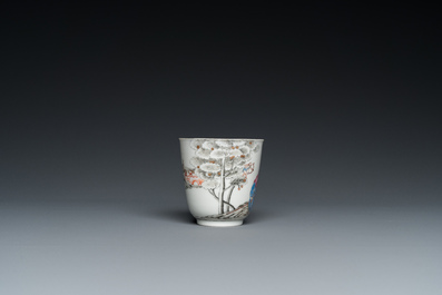 Tasse et soucoupe en porcelaine de Chine famille rose &agrave; sujet &eacute;rotique, Yongzheng/Qianlong