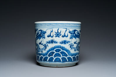 A Chinese blue and white 'dragons' censer, 19th C.