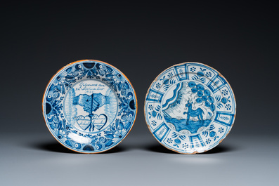Twee blauw-witte Delftse borden, 18e eeuw en gedateerd 1835