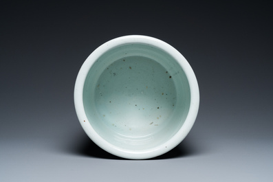 A Chinese blue and white 'dragons' censer, 19th C.